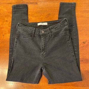 Hollister- Skinny High-Rise Jean